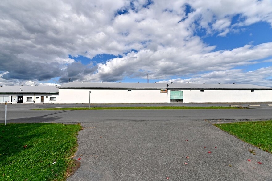 115 Balmoral Av, Cornwall, ON for lease - Building Photo - Image 2 of 10