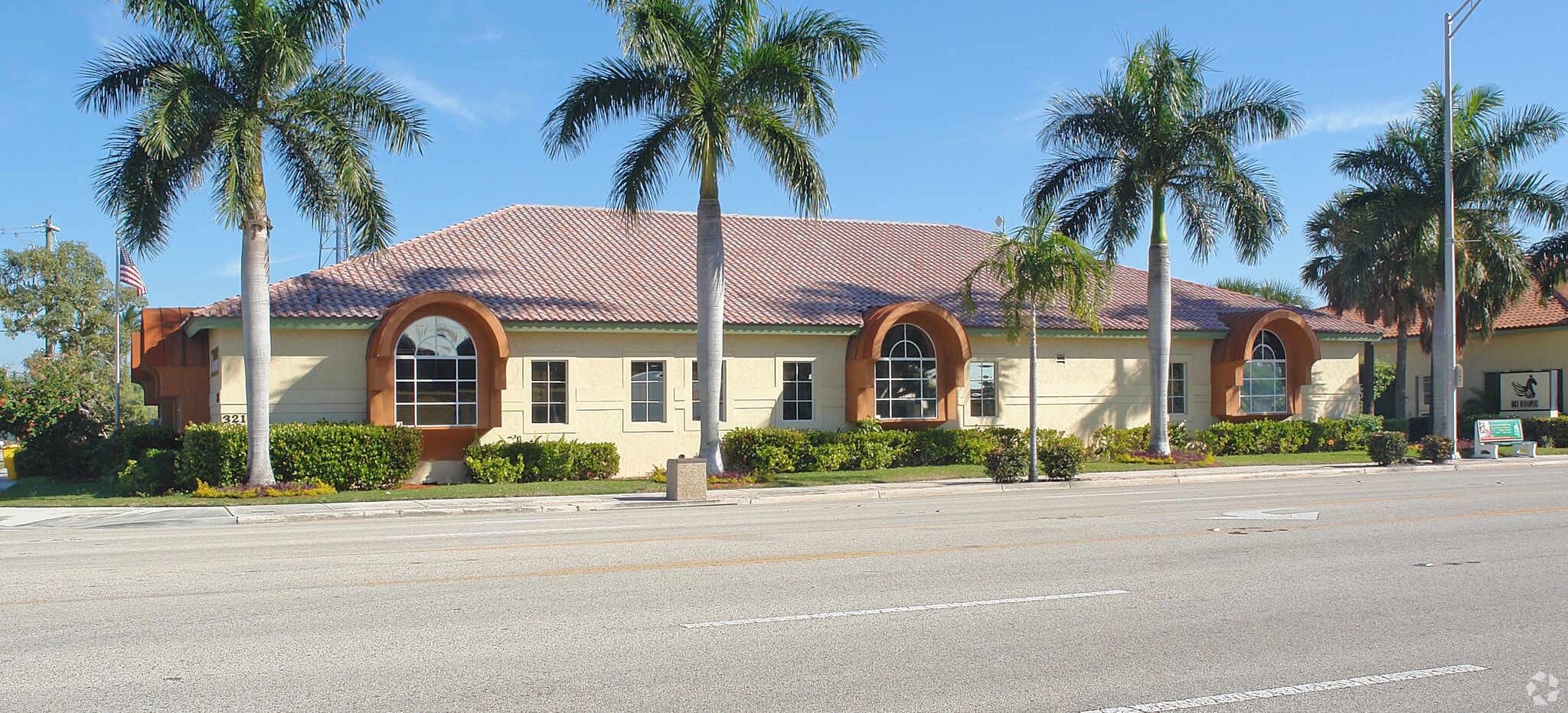 321 E Hillsboro Blvd, Deerfield Beach, FL à vendre Photo du bâtiment- Image 1 de 35