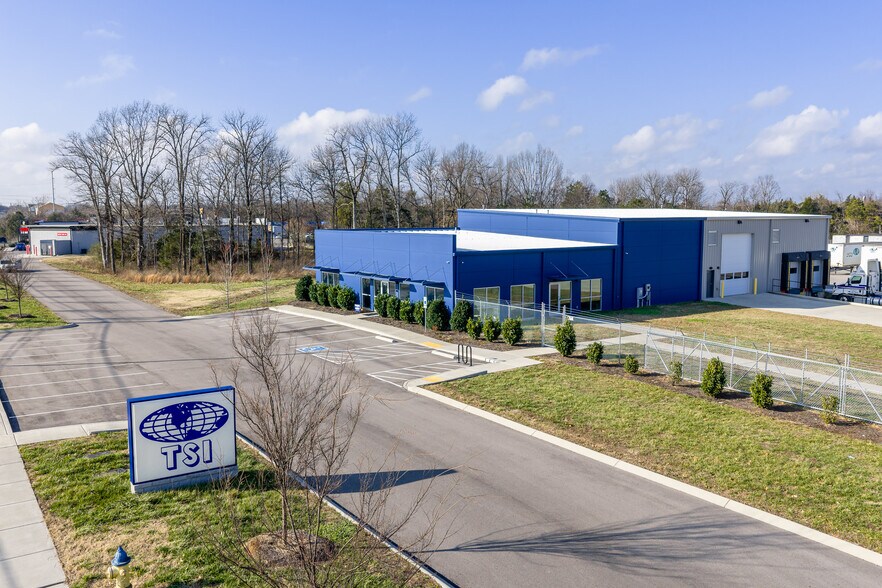 145 Maddox-Simpson Pkwy, Lebanon, TN à louer - Photo du bâtiment - Image 2 de 10