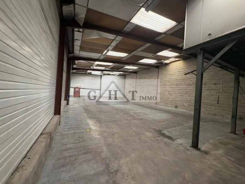 Industrial in Vaux-le-Pénil for lease - Interior Photo - Image 2 of 4
