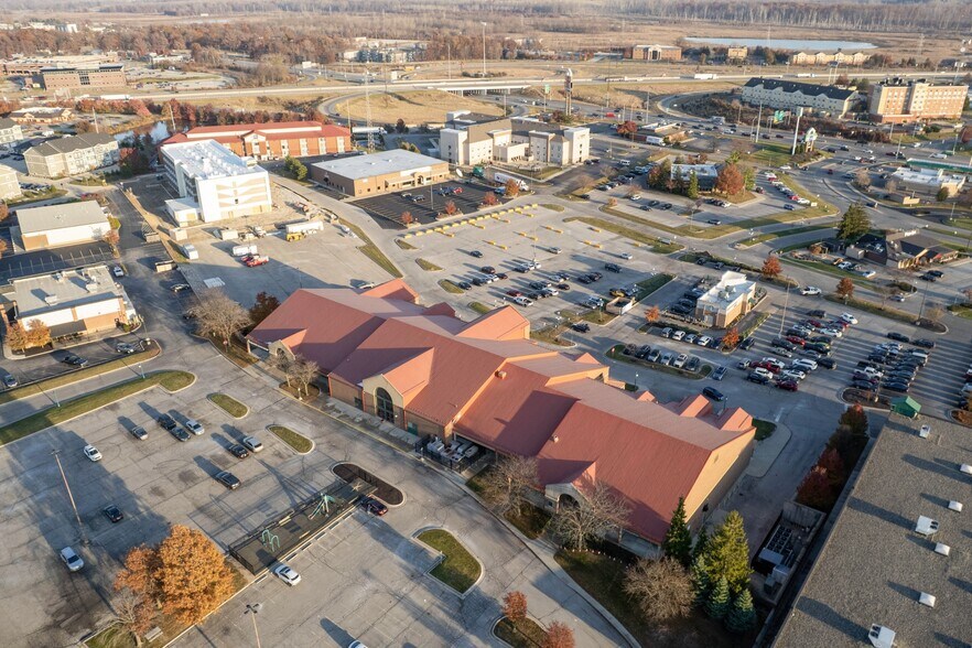5701-5725 Coventry Ln, Fort Wayne, IN à louer - Photo du bâtiment - Image 2 de 6
