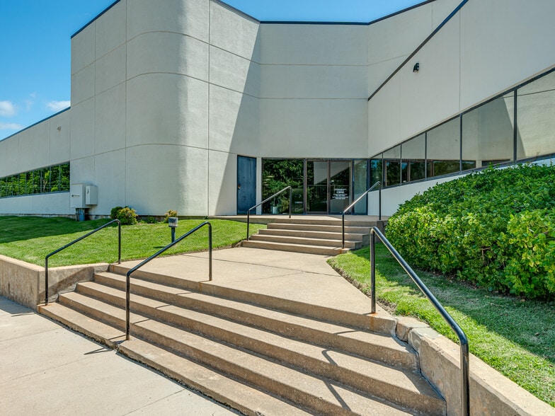4520 S Harvard Ave, Tulsa, OK for sale - Building Photo - Image 3 of 14