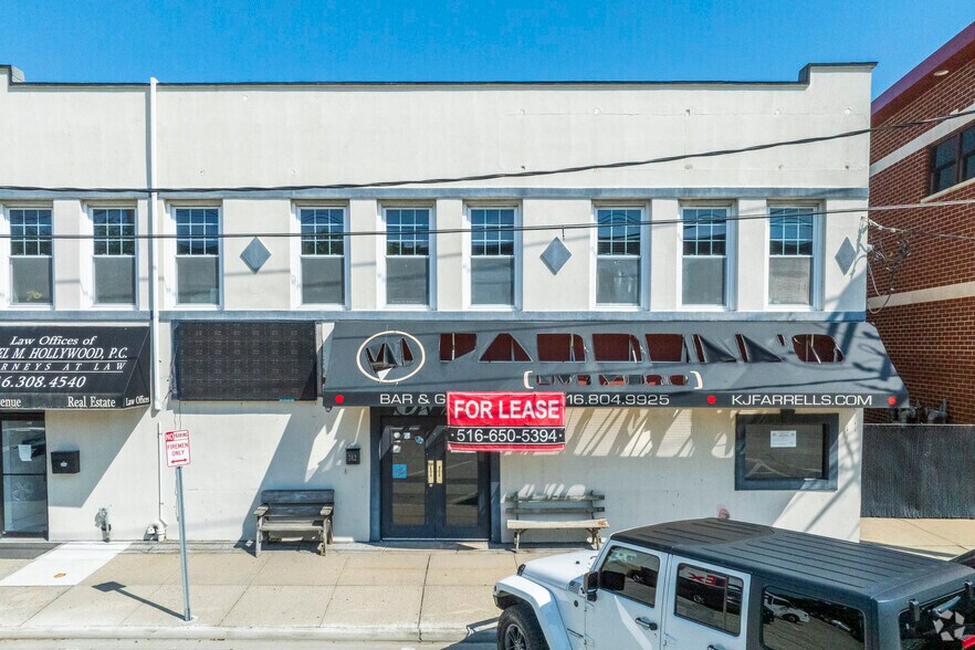 242-244 Pettit Ave, Bellmore, NY à louer - Photo du bâtiment - Image 2 de 4