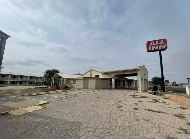 Plus de détails pour 800 E Dickinson Blvd, Fort Stockton, TX - Services hôteliers à vendre