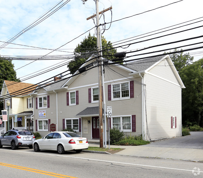 1076 Main St, Fishkill, NY for lease - Building Photo - Image 1 of 5