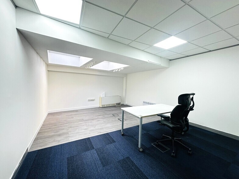 3 Addison Bridge Pl, London for lease - Primary Photo - Image 1 of 70