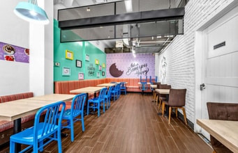 828-832 Bay St, Toronto, ON for lease Interior Photo- Image 2 of 5