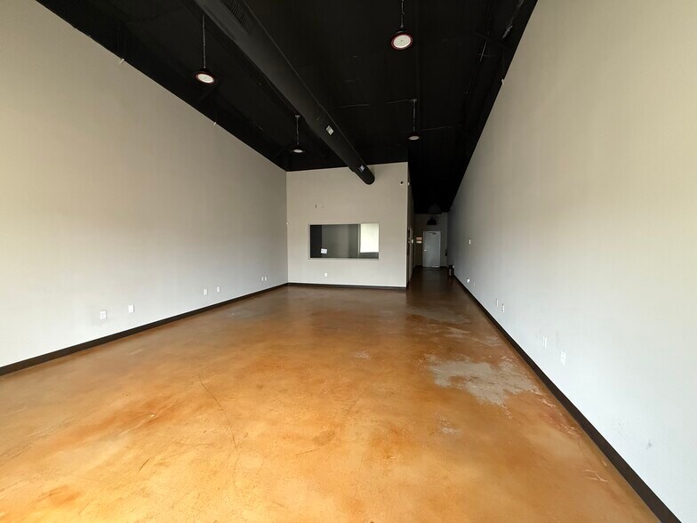 1419-1445 E Walnut St, Seguin, TX à louer - Photo du bâtiment - Image 2 de 11