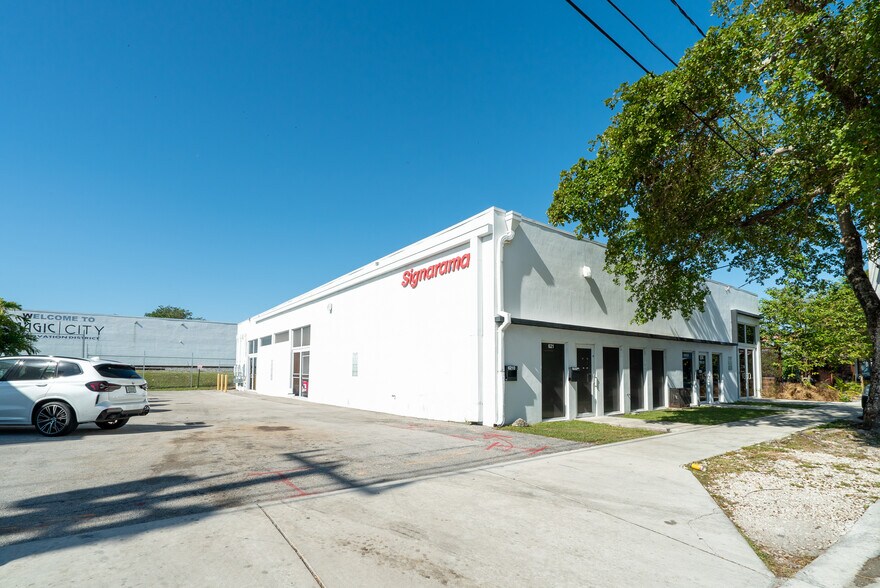 6212 NE 4th Ct, Miami, FL à louer - Photo du bâtiment - Image 2 de 6