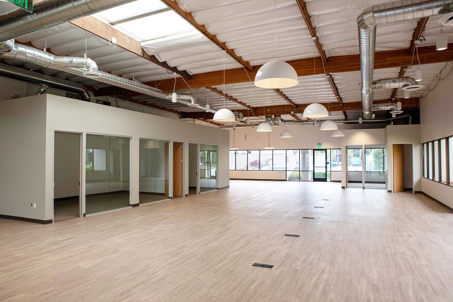 2532 White Rd, Irvine, CA for lease - Interior Photo - Image 3 of 10