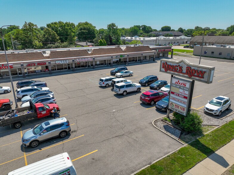 5060-5120 Rochester Rd, Troy, MI à louer - Photo du bâtiment - Image 3 de 4