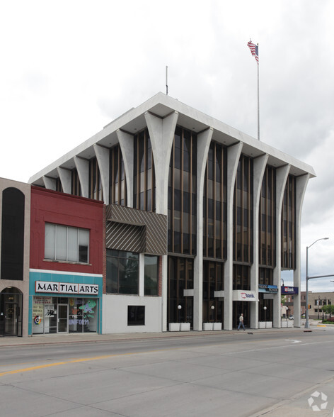 421 W Broadway, Council Bluffs, IA for lease - Building Photo - Image 2 of 7