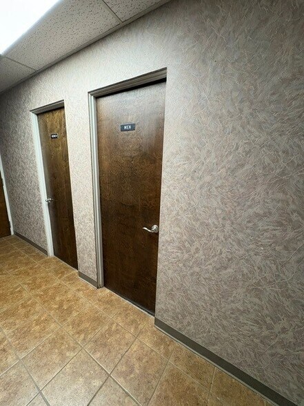 1003 Broadway, Highland, IL à louer - Photo du bâtiment - Image 2 de 7