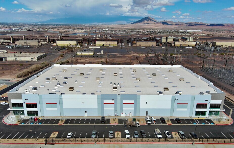 E Lake Mead Pkwy, Henderson, NV à louer - Photo du bâtiment - Image 3 de 7
