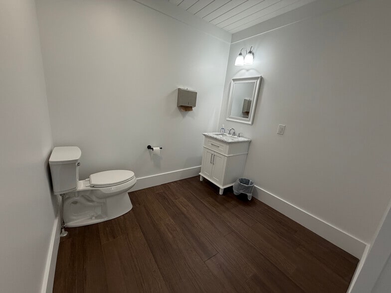 139 W 2nd St, Rutherfordton, NC for lease - Interior Photo - Image 3 of 6