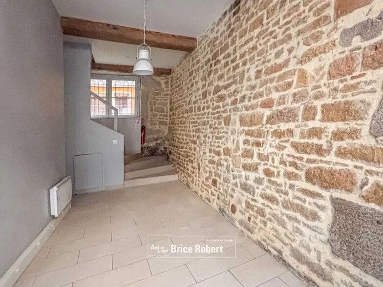 Office in Lyon for lease - Building Photo - Image 2 of 6