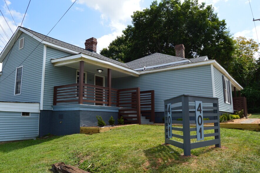 401 Charles Ave, Charlotte, NC à louer - Photo du bâtiment - Image 1 de 7