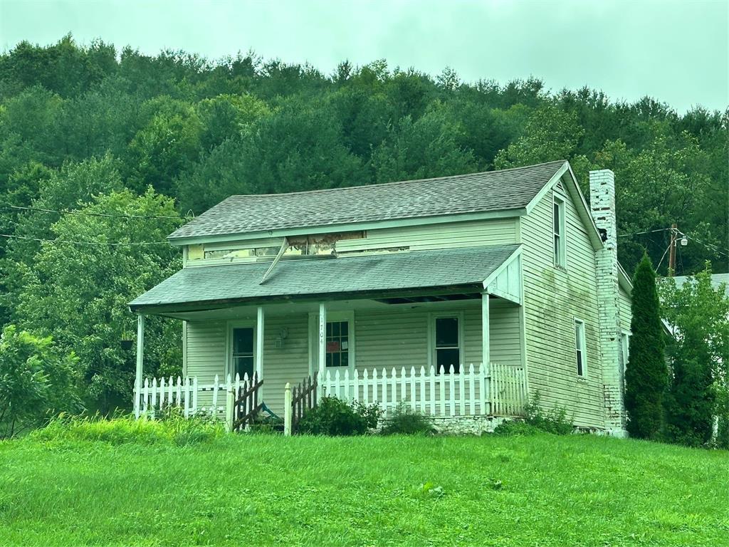 8 Various Properties portefeuille de 7 propriétés à vendre sur LoopNet.ca Photo du bâtiment- Image 1 de 19
