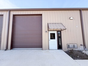 7977 Old Bastrop Rd, New Braunfels, TX for lease Interior Photo- Image 2 of 3