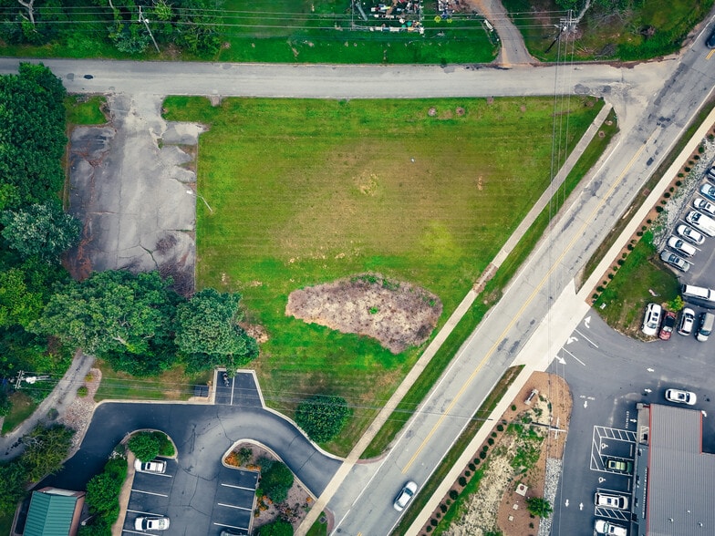 99999 Signal Hill Road, Hendersonville, NC for sale - Primary Photo - Image 1 of 6