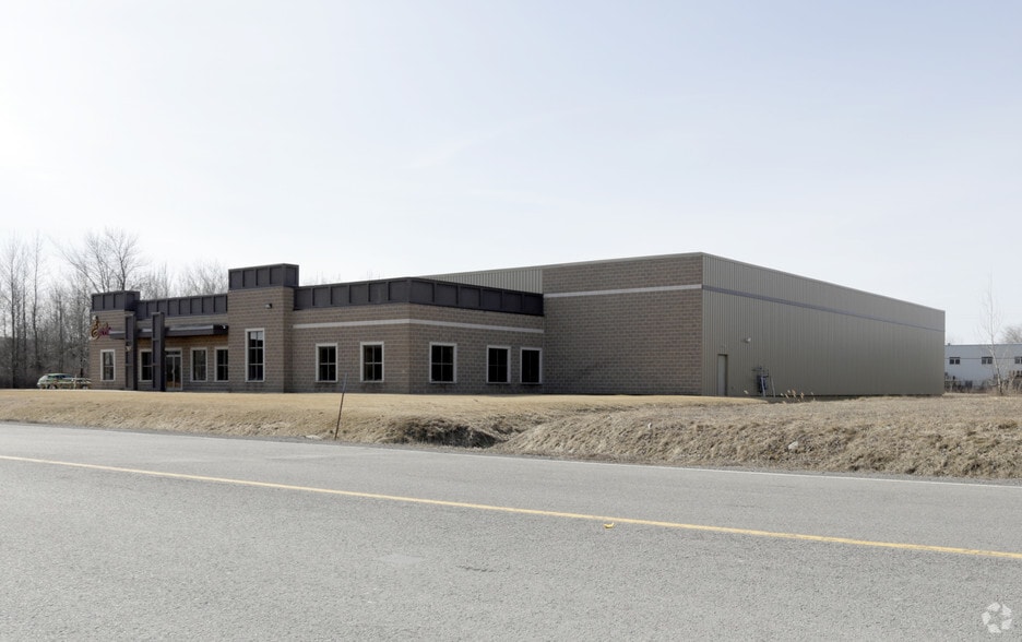 305 Av Liberté, Candiac, QC à louer - Photo du bâtiment - Image 2 de 2