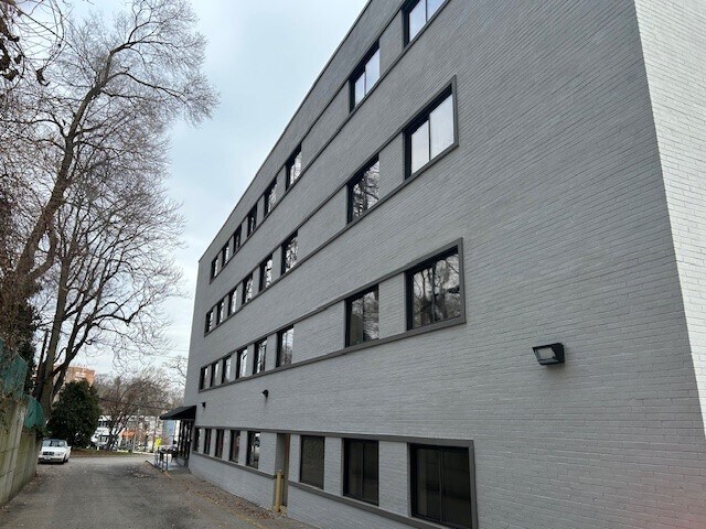 250 E Hartsdale Ave, Hartsdale, NY à louer - Photo du bâtiment - Image 3 de 3