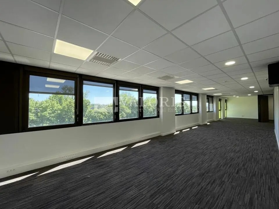 Bureau dans Limonest à louer Photo du bâtiment- Image 1 de 13