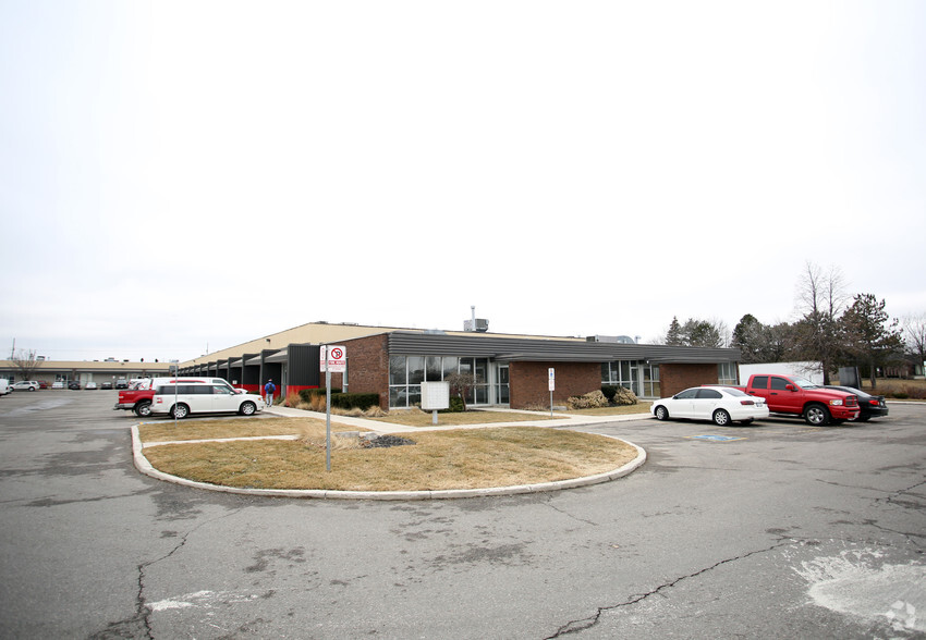 2740-2762 Slough St, Mississauga, ON for lease - Building Photo - Image 2 of 4