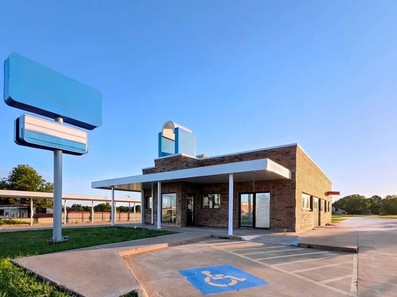 609 S Coblake St, Apache, OK for sale - Building Photo - Image 2 of 17