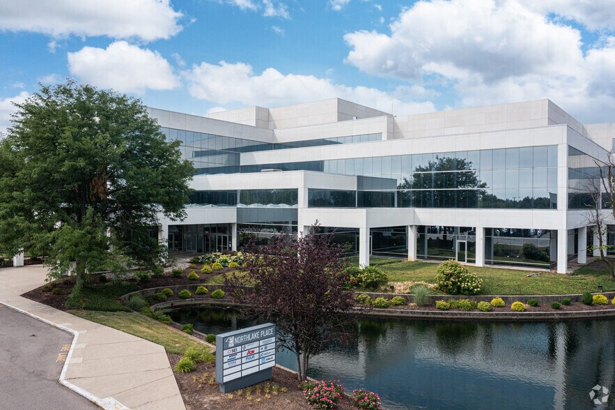 11500 Northlake Dr, Cincinnati, OH à louer - Photo du bâtiment - Image 2 de 6