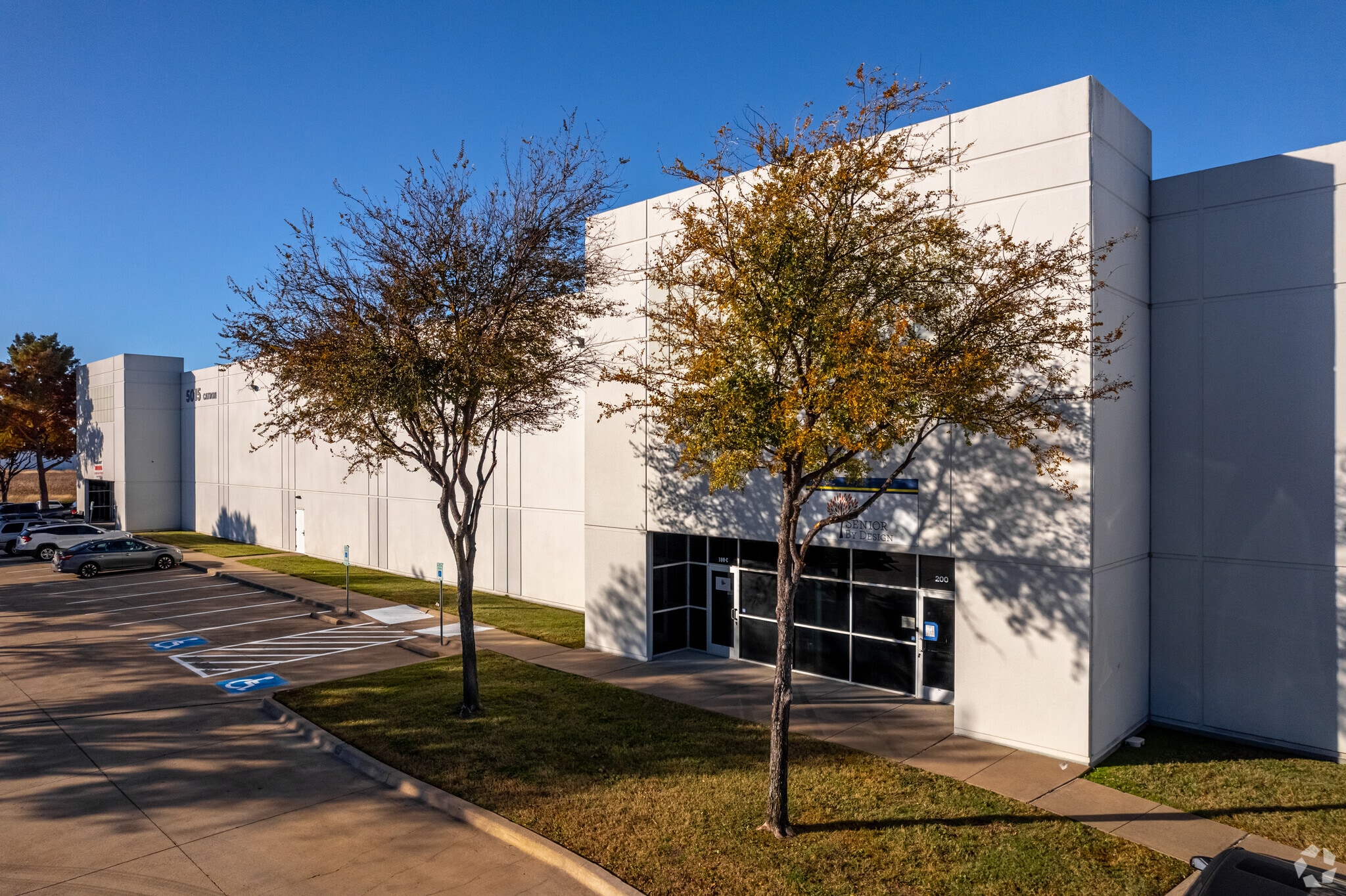5015 Catron Dr, Dallas, TX for lease Primary Photo- Image 1 of 5
