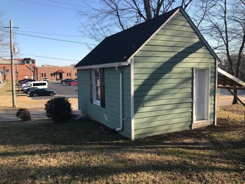 203 W Nash St, Louisburg, NC à louer - Photo du bâtiment - Image 3 de 21