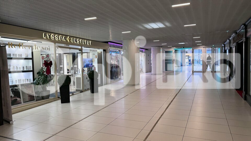 Retail in Cannes for sale - Building Photo - Image 3 of 4