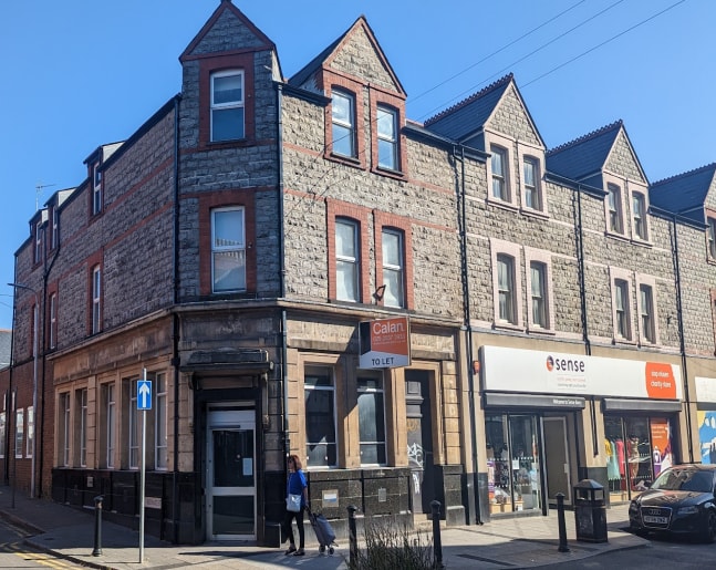 73 Holton Rd, Barry à louer - Photo du bâtiment - Image 3 de 3