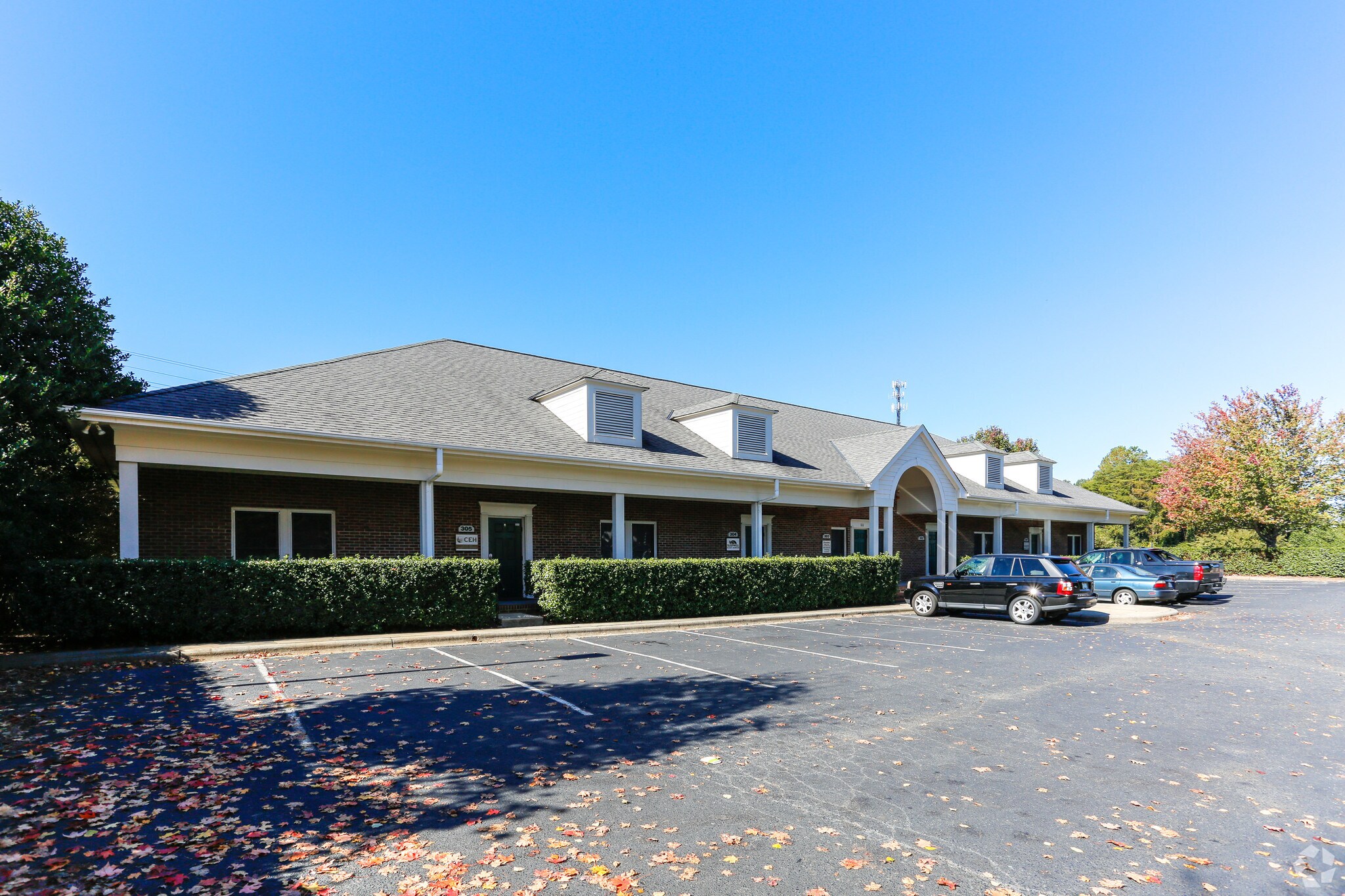 111 Commerce Centre Dr, Huntersville, NC for lease Primary Photo- Image 1 of 4