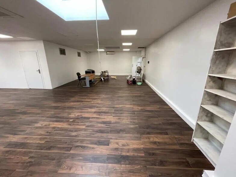 Office in Lieusaint for lease - Building Photo - Image 3 of 5