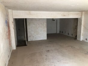 Retail in Badalona, Barcelona for lease Interior Photo- Image 2 of 2