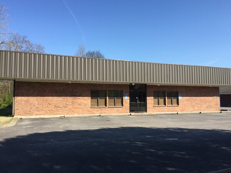1404 E Broadway, Gallatin, TN à louer - Photo du bâtiment - Image 1 de 4