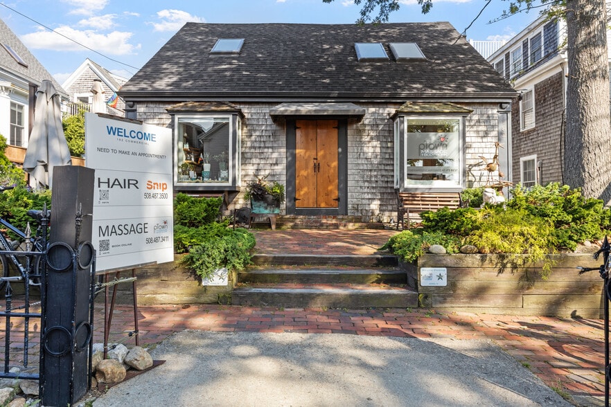 182 Commercial St, Provincetown, MA à vendre - Photo du bâtiment - Image 1 de 27