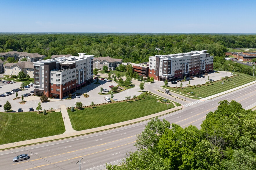 1010 Enclave Blvd, Edwardsville, IL for sale - Building Photo - Image 2 of 65