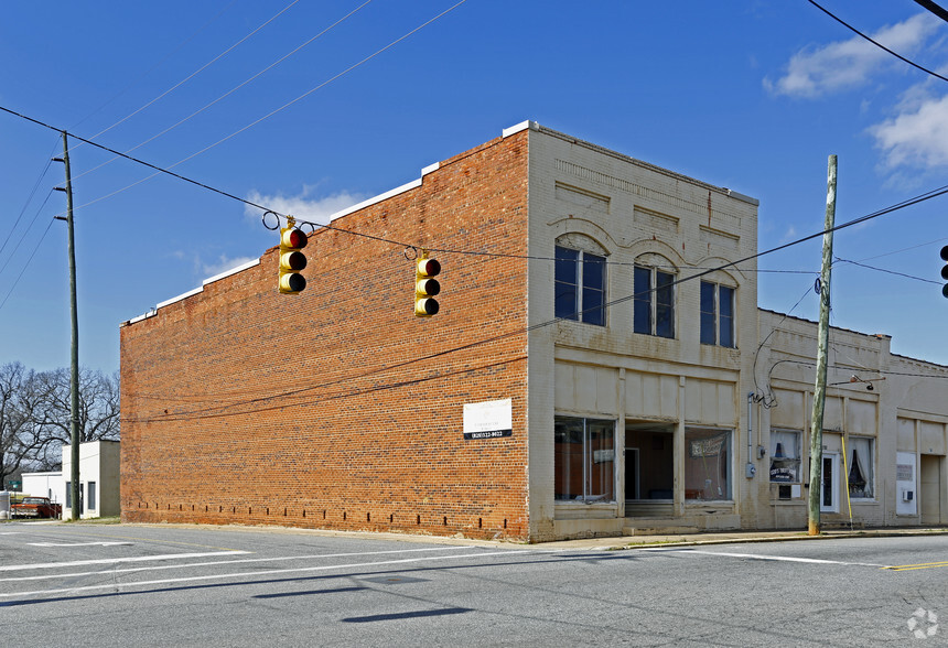 1100 N Main Ave, Newton, NC à vendre - Photo principale - Image 1 de 1