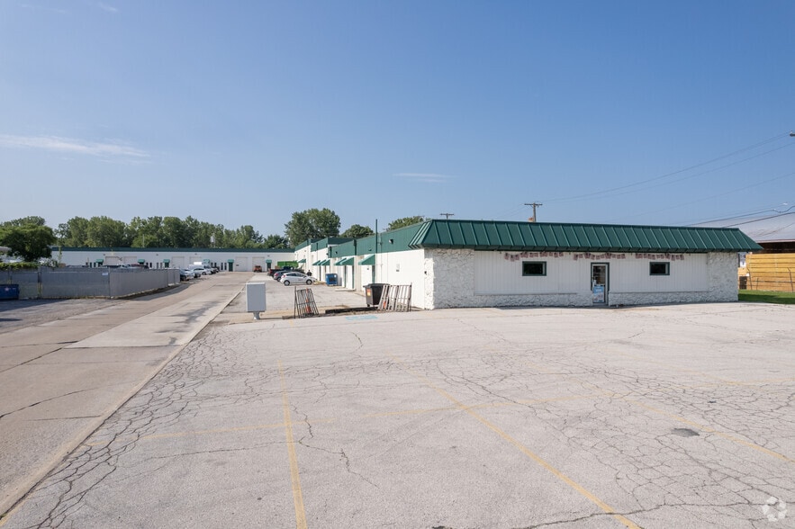 720 Illinois Ave, Maumee, OH for lease - Building Photo - Image 1 of 5