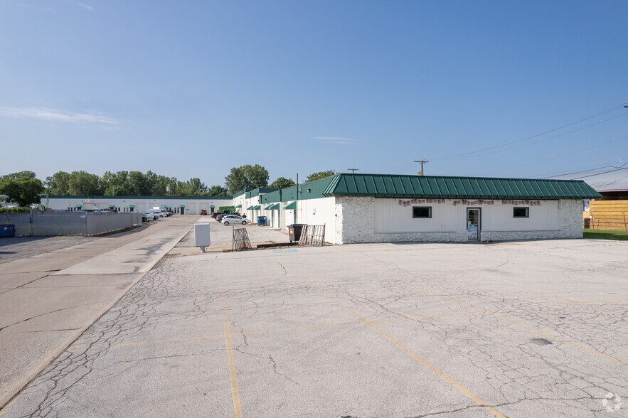 720 Illinois Ave, Maumee, OH à louer - Photo du bâtiment - Image 1 de 5
