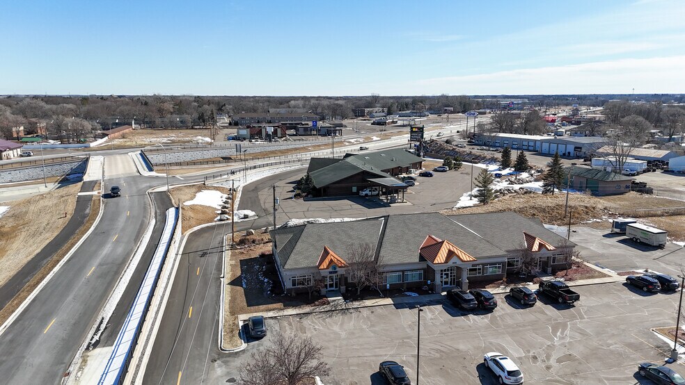 1020 4th St SE, Saint Cloud, MN à vendre - Photo du bâtiment - Image 3 de 27