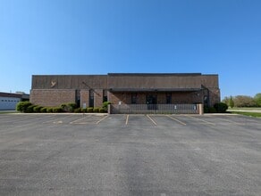 2305 W Altorfer Rd, Peoria, IL for sale Interior Photo- Image 2 of 21