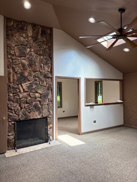 1200 N Green Bay Rd, Waukegan, IL à vendre - Photo du bâtiment - Image 3 de 13