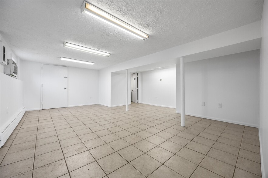 57-59 Maspeth Ave, Maspeth, NY for lease - Building Photo - Image 3 of 6