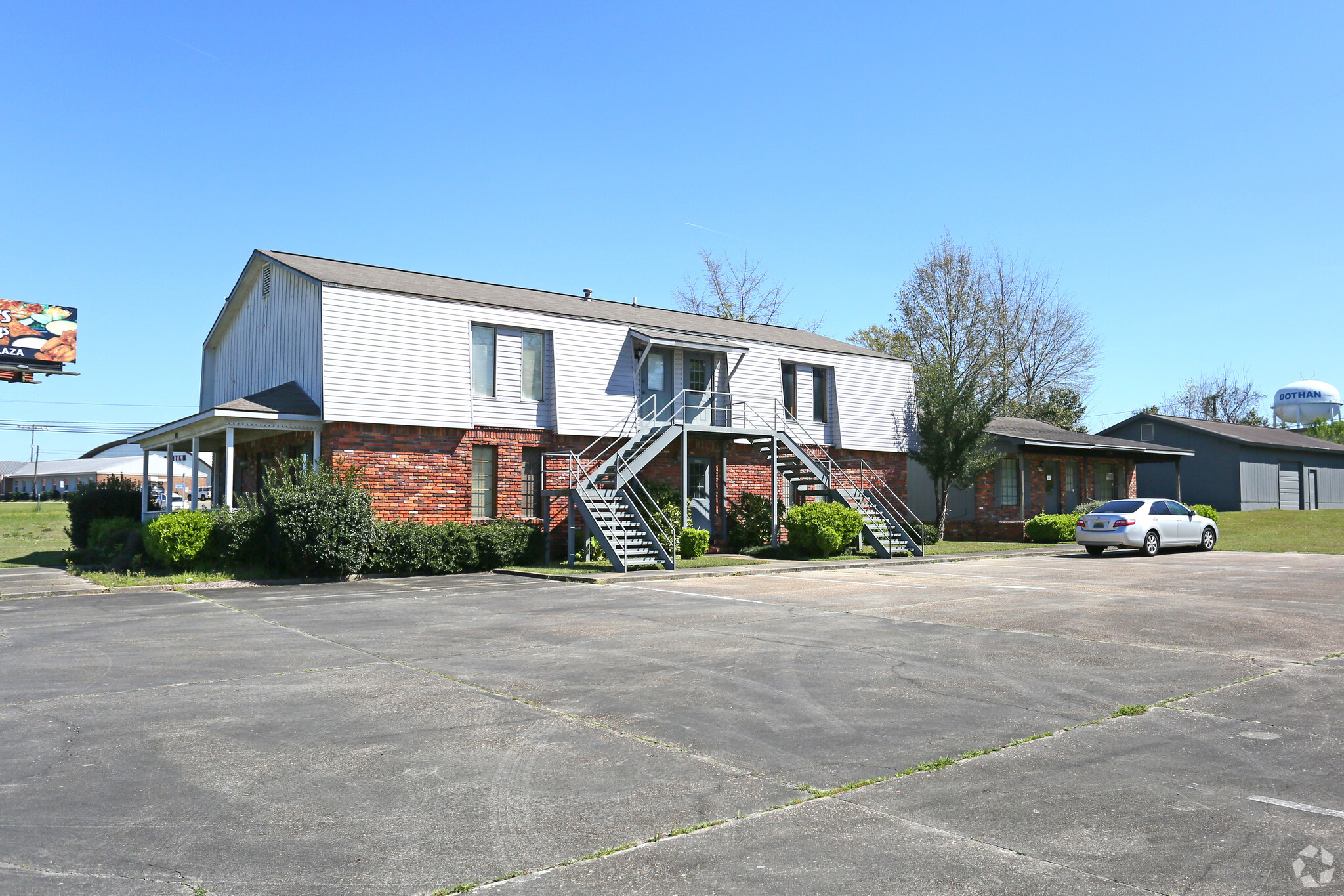 1717 Ross Clark Cir, Dothan, AL for sale Primary Photo- Image 1 of 1