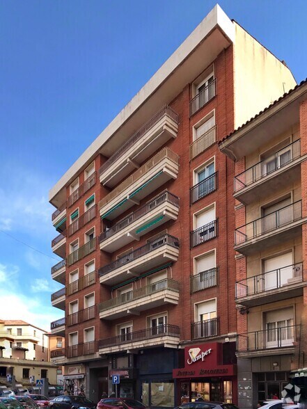 Retail in Segovia, Segovia for lease - Primary Photo - Image 1 of 2