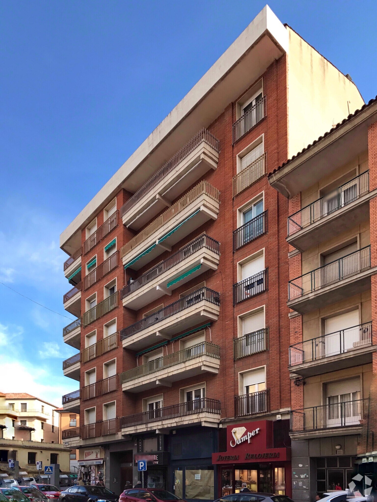 Retail in Segovia, Segovia for lease Primary Photo- Image 1 of 3